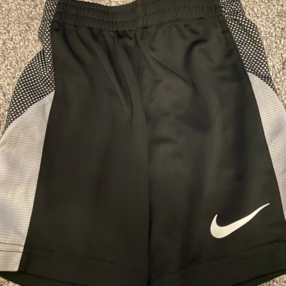 Nike xs 4-5 little boy shorts - Picture 1 of 1